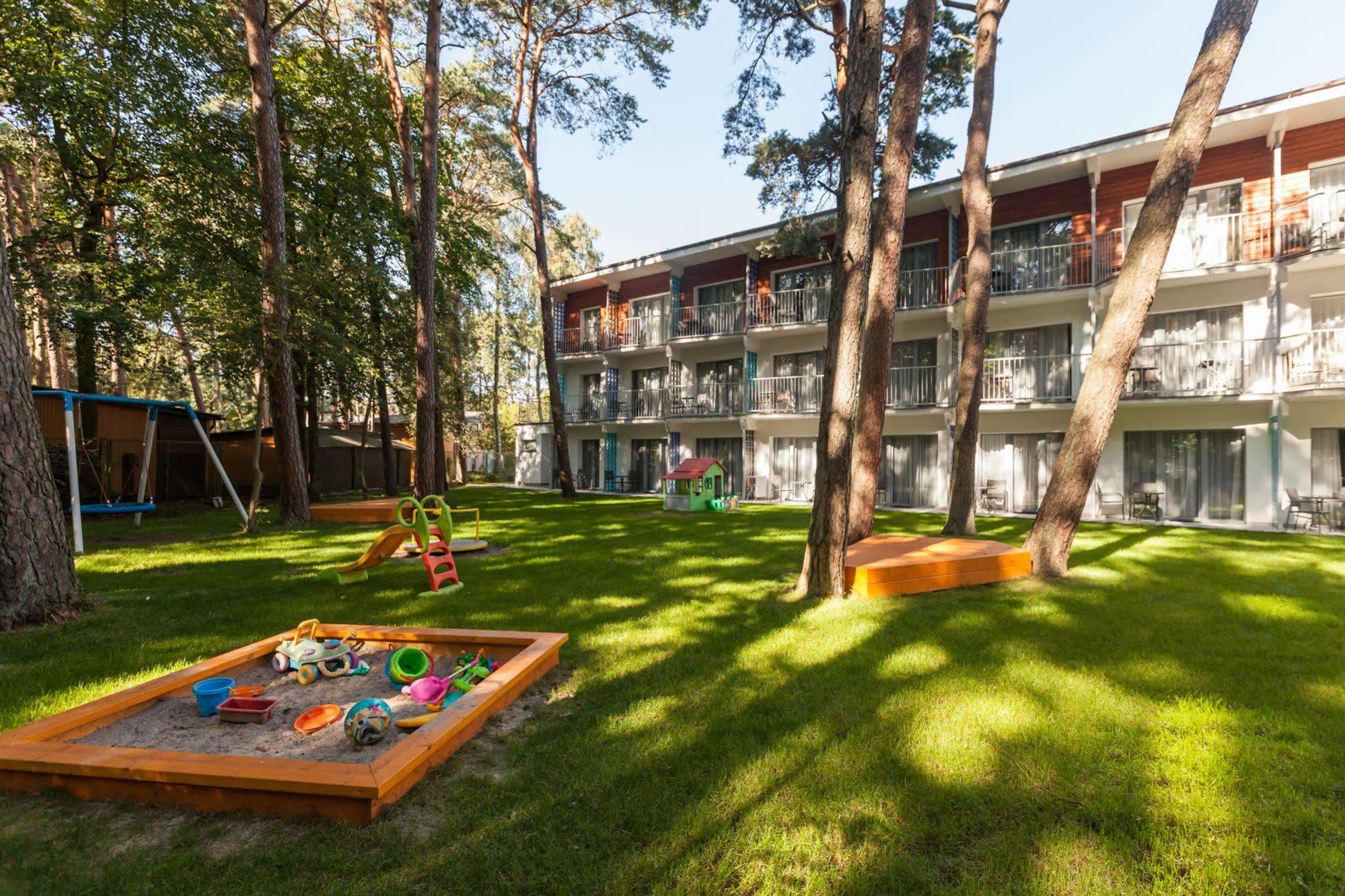 Waterside Resort Darlowko Exteriör bild